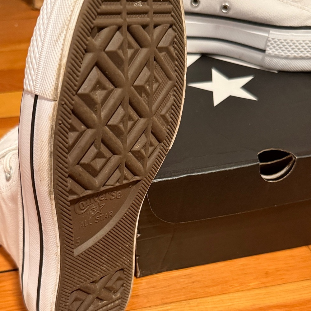 Converse White High Top Sneakers comes with box - Picture 2 of 9